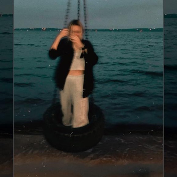 Meet your Posher, Beatriz - Picture 1 of 2